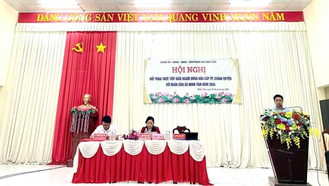 HỘI NGHỊ ĐỐI THOẠI TRỰC TIẾP GIỮA NGƯỜI ĐỨNG ĐẦU CẤP ỦY, CHÍNH QUYỀN VỚI NHÂN DÂN XÃ MINH TÂM