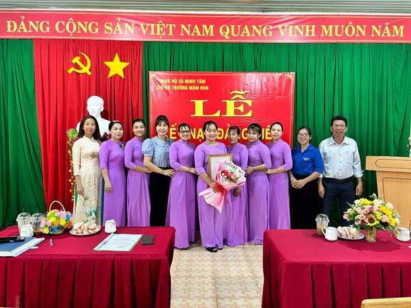 LỄ KẾT NẠP ĐẢNG VIÊN - CHI BỘ TRƯỜNG MẦM NON XÃ MINH TÂM