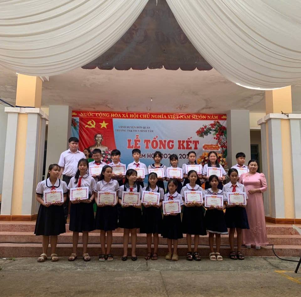 TRƯỜNG TH&THCS MINH TÂM TỔ CHỨC LỄ TỔNG KẾT NĂM HỌC 2024–2025